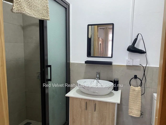 2-Bedroom Ground Floor Apartment for Rent – Flic en Flac | Garden | Rs 43,000