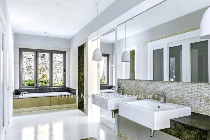 Elegance and Serenity - Prestige Golf Villa in Mauritius