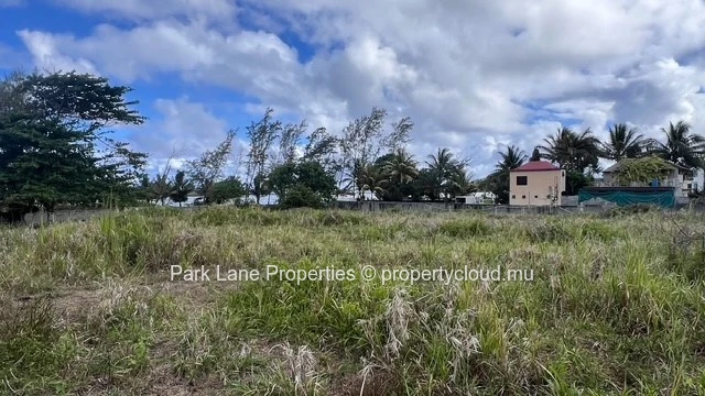 Terrain résidentiel pied dans l'eau  - 1.90 arpent - Le Bouchon