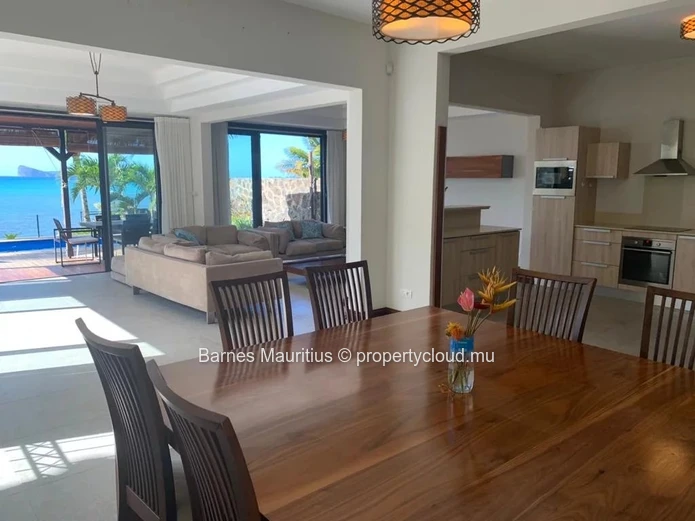 POINTE AUX CANONNIERS - Beachfront Villa with 4 Bedrooms