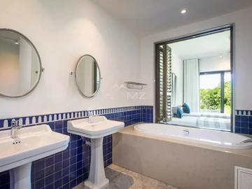 5 Bedroom Villa