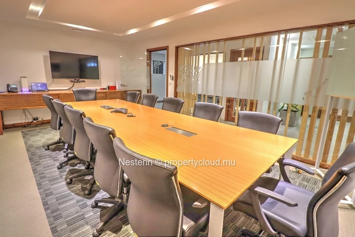 Bureaux meublés de 20 m² avec climatisation, parking et salles de réunion
