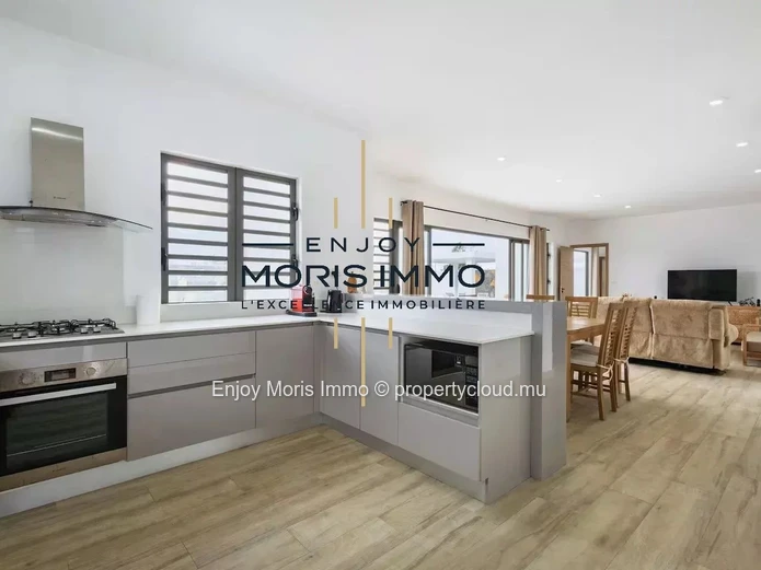 Villa contemporaine à louer en long terme à Grand Baie – Île Maurice | 250 m² | 3 chambres | Piscine privée