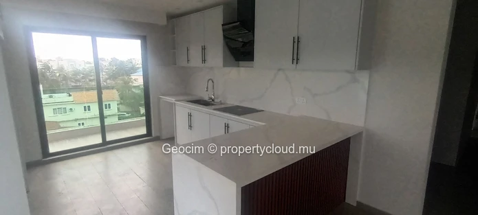Flic en Flac A 300 m de la plage Penthouse neuf de 3 càc 2 sdb Grande terrasse. Parking Privé. Piscine commune. Acces... (Mandat exclusif)