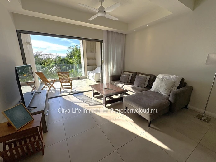 REZ+2 à vendre à Pereybere, 105m², 2 chambres, piscine commune, terrain en pleine propriété, parking, chauffe-eau sol...