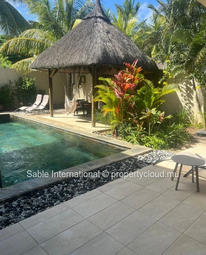 Maison à vendre à Péreybère, 250m², 3 chambres, piscine privée, proche des commodités
