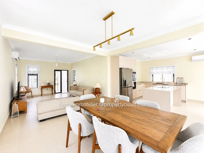 A Spacious Family Villa In Pereybere