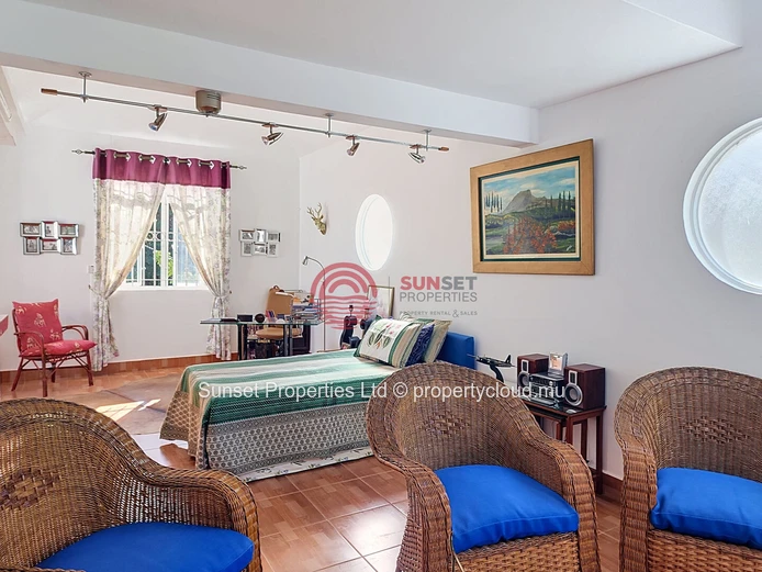 Family home | 4 Bedrooms | 500m from the beach