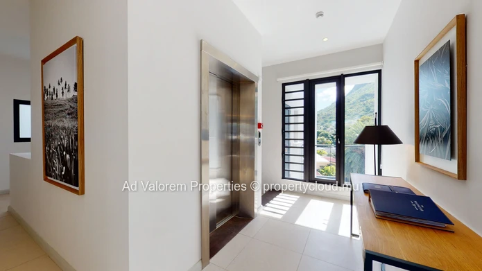 Penthouse sur l'eau, disponible aux etrangers