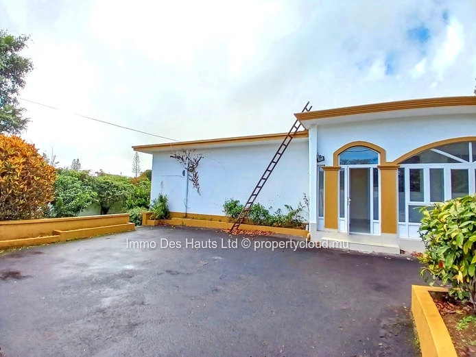 8 Bedroom House unfurnished for sale Curepipe 