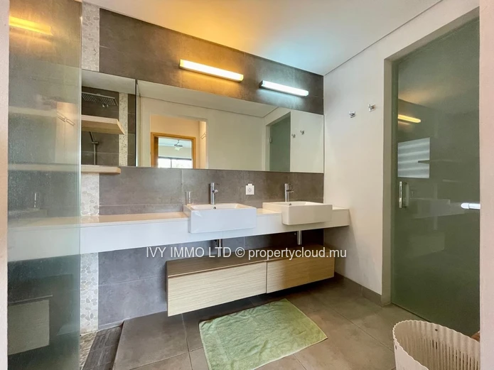 Appartement à louer pour une courte durée  Situé à #montchoisy  |