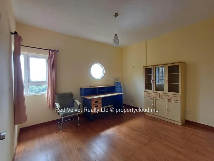 Appartement de 3 chambres entièrement meublé à vendre à Beau Bassin