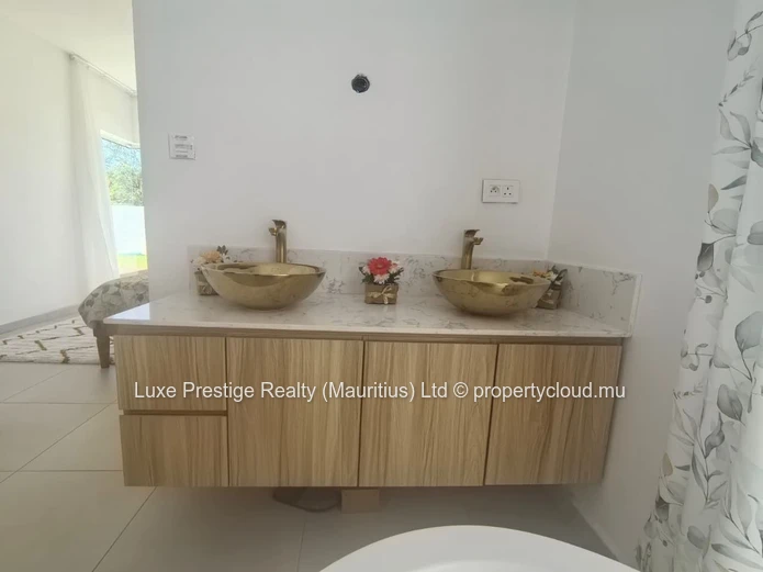 Brand-New Luxury 4-Bedroom Ensuite Villa for Sale in Mont Pascal | 15 Perches | Near Grand Baie & Northfields Interna...