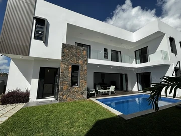 4 Bedroom Villa