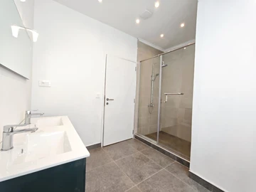 5 Bedroom Villa