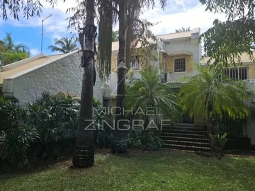 5 Bedroom Villa