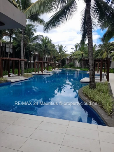 Exquisite 2-Bedroom Apartment with Golf Course Views