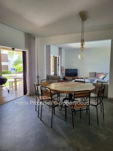 Beachfront Ground-Floor Apartment – Flic en Flac (Sole Mandate)