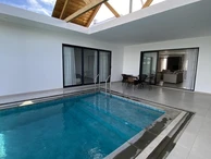 Furnished villa for rent in Péreybère, 162m², 3 en suite bedrooms, private pool, garden, solar panels, water tank, cl...