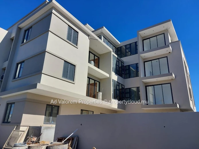 À vendre – Penthouse lumineux avec vue panoramique à Grand Baie (accessible aux étrangers)