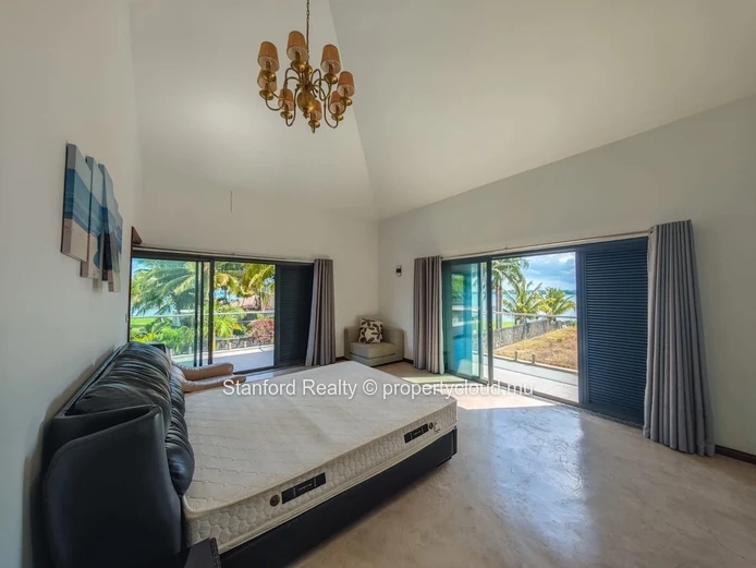 Villa en bord de mer à vendre – 4 chambres, Vieux Grand Port 