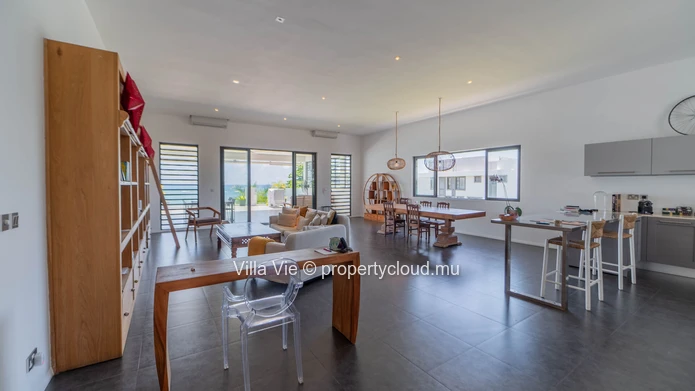 Pereybere – Exceptional penthouse with sea view and direct beach access