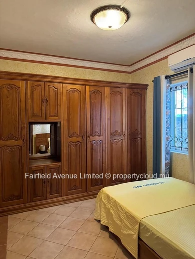 Villa meublée à louer à Bain Boeuf, Pereybere. 150m², 4 chambres, extérieur avec piscine commune, proche de toutes co...