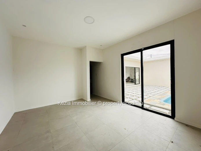 Bungalow With Swimming Pool