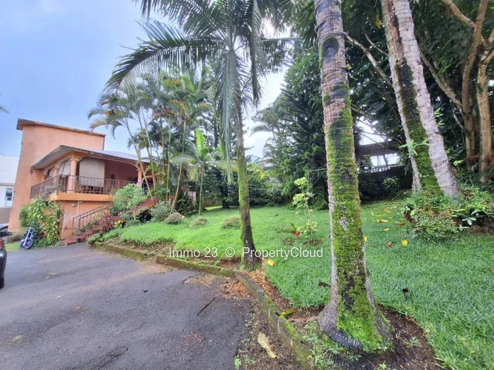 Houses / Villas - 4 bedrooms - Curepipe