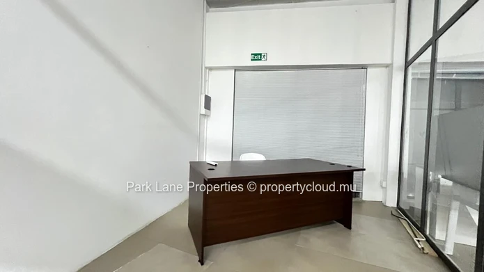 High exposure commercial building in the heart of Quatre Bornes – Exceptional visibility 