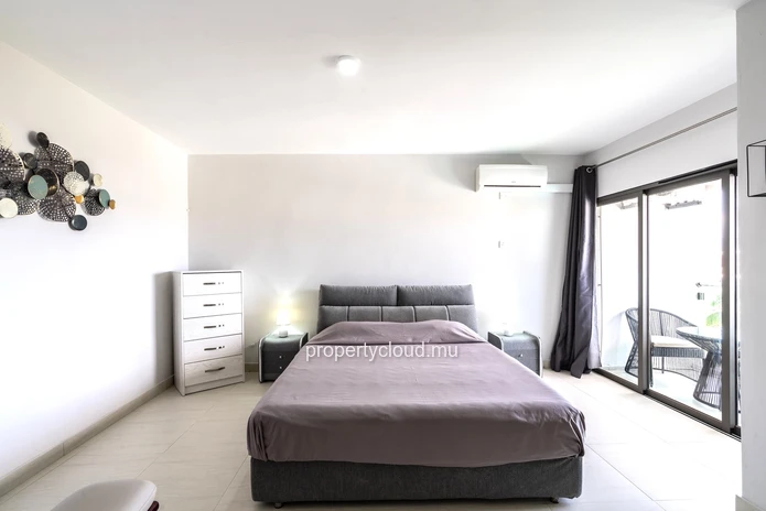 À vendre appartement 3 chambres au dernier étage avec jacuzzi et vue dégagée Flic en Flac ile Maurice vue imprenable ...