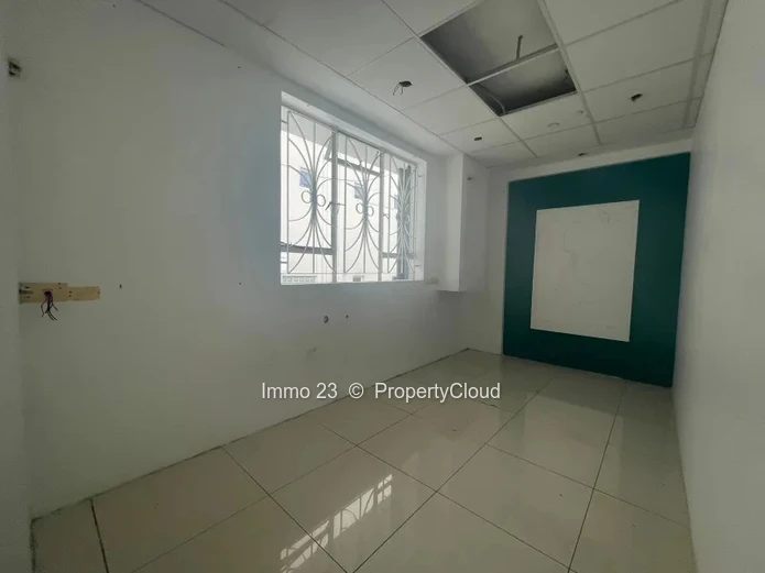 Commercial Space - 93m2 - Quatre Bornes - Ref. EM75428LO
