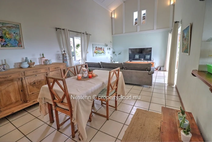Villa cosy et familiale de 5 chambres avec vue incroyable sur la mer et les montagnes.