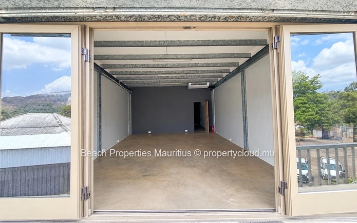 Commercial Space for Rent – 75 m² – Black River, Coastal Road