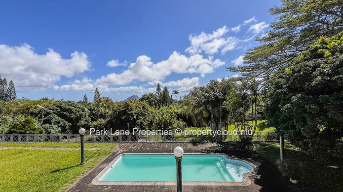 Rare opportunity in Floréal: High potential property on a large plot.
