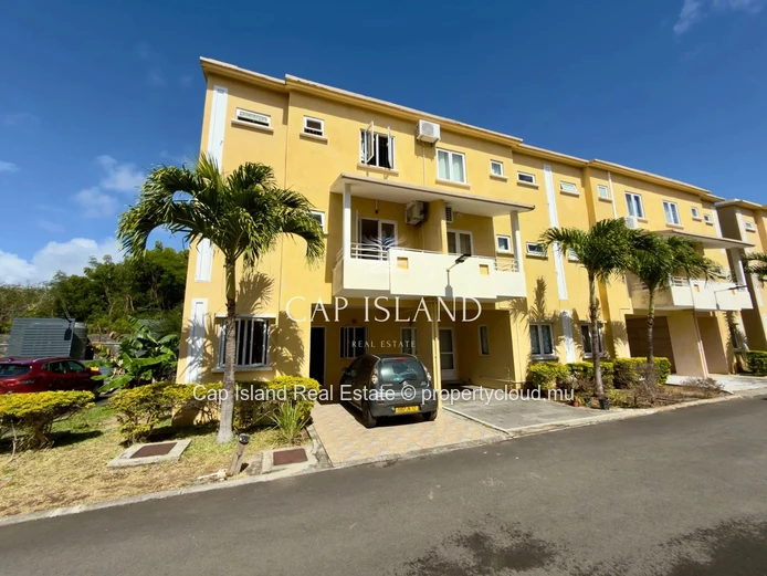 Long-Term Rental: Spacious 3-Bedroom Triplex in Grand Gaube