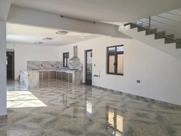 5 Bedroom Villa