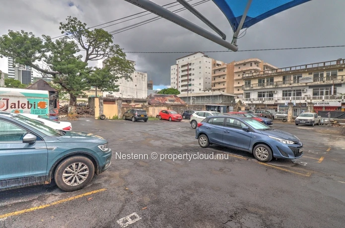 Commercial space of 158 m² on the ground floor