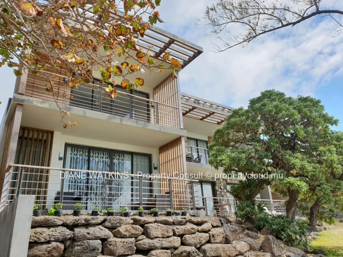 For Rent – 2-Bedroom Beachfront Apartment