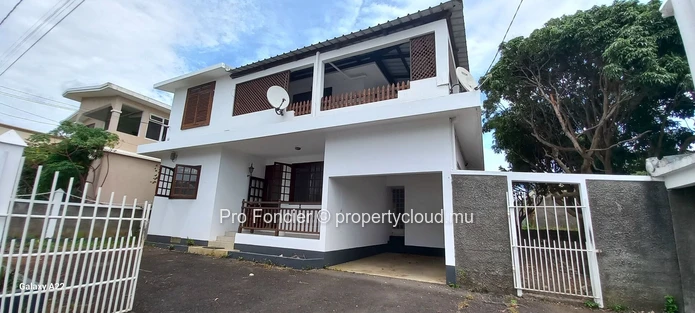Maison à vendre à Roches-Brunes - Grande maison familiale idéale pour deux familles