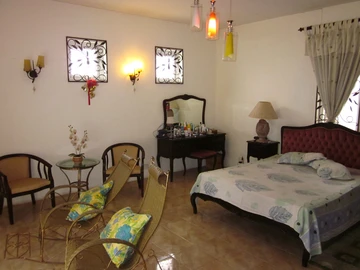 6 Bedroom House