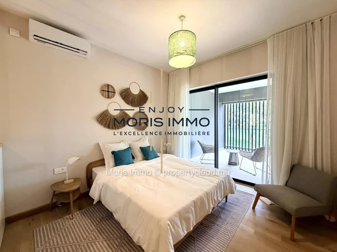 Set in a quiet, tree-lined park—214-square-meter apartment