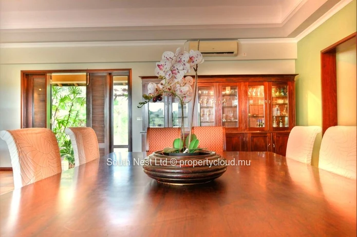 Villa de Prestige dans un Domaine Golfique à Tamarin | Piscine Privée & Vue Montagne
