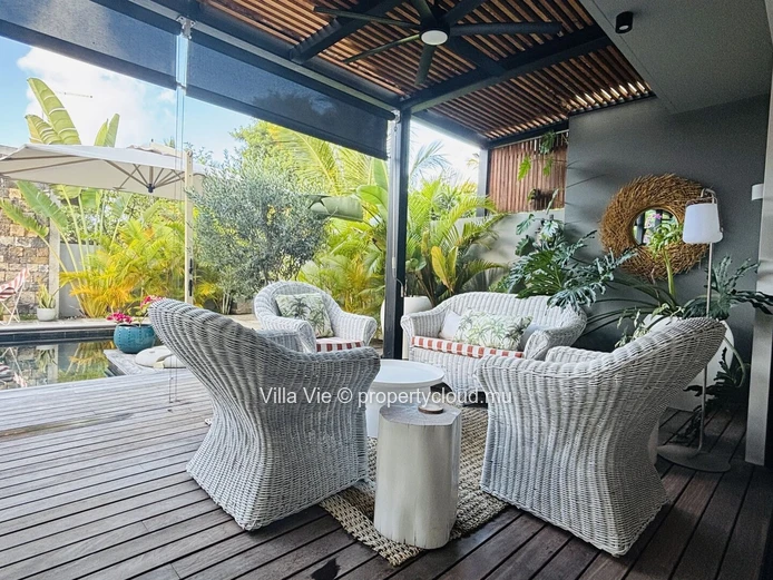 Roches Noires - Très beau duplex de 5 chambres avec rooftop et accès mer (Mandat exclusif)