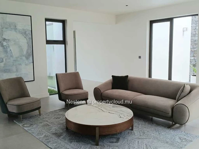 285 m2 villa on 1000 m2 of garden in the heart of nature