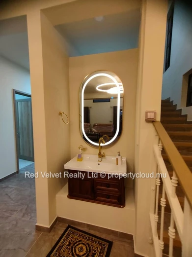 Elegant 4-Bedroom House for Rent in Ébène | Spacious Modern Residence