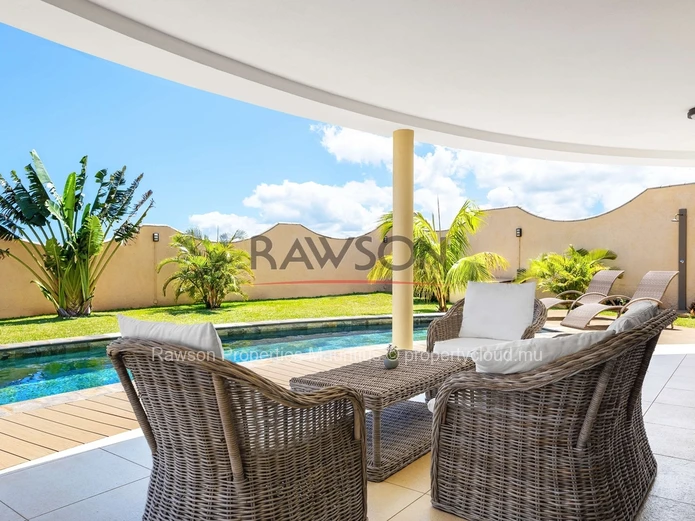 3 Bedroom Villa For Sale in Albion