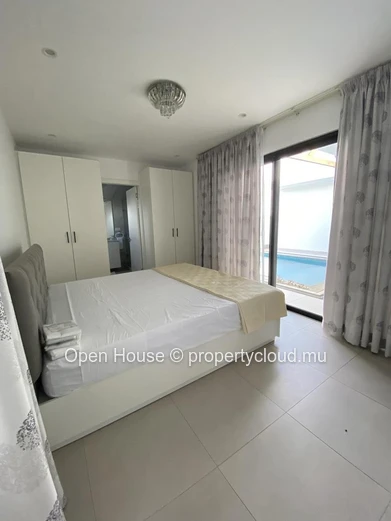 Furnished villa for rent in Péreybère, 162m², 3 en suite bedrooms, private pool, garden, solar panels, water tank, cl...