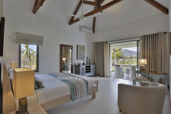 Modern villa of 4 bedrooms in a secure residence
