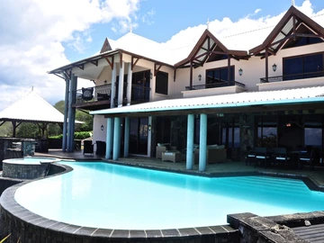 6 Bedroom House